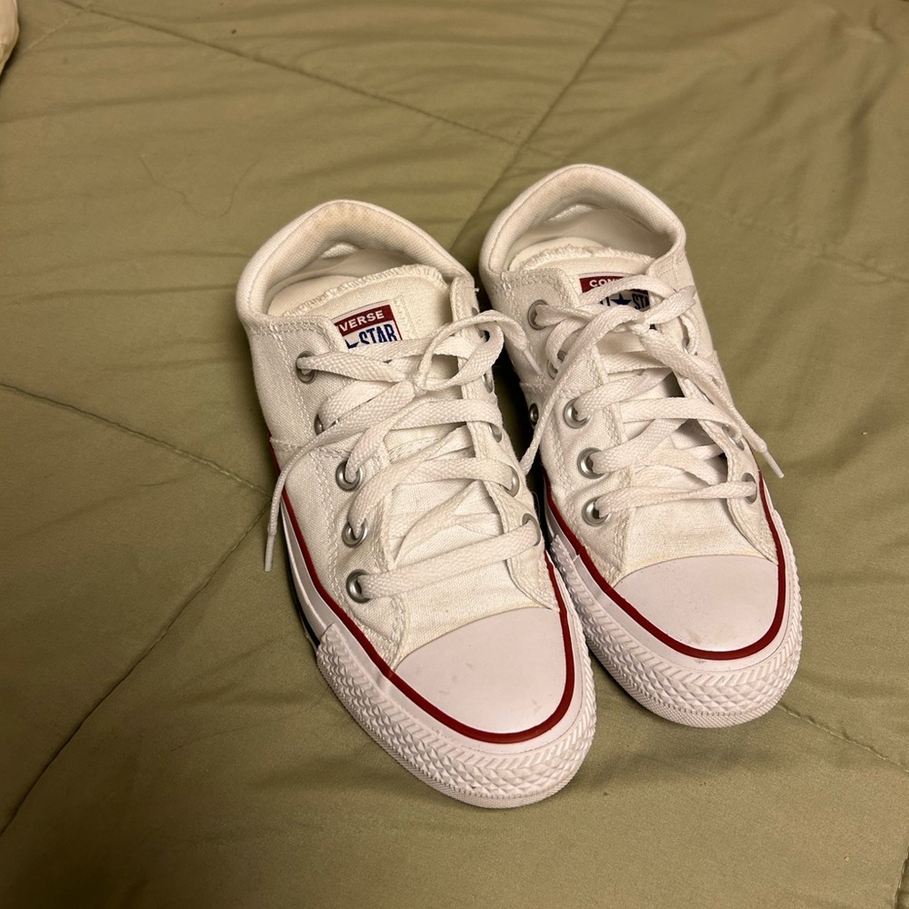 Low top white converse